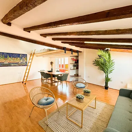 Atico Con Terraza Cerca De La Plaza De La Virgen Appartement *