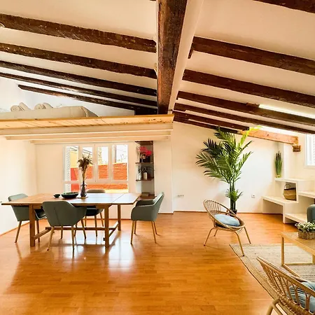 Atico Con Terraza Cerca De La Plaza De La Virgen Apartament